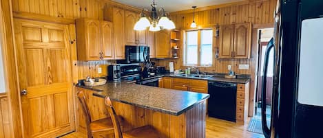 House, Multiple Beds (Lake & Trail Landing) | Private kitchen