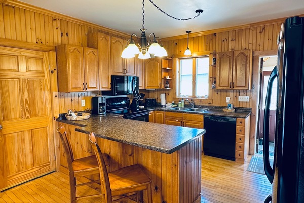 House, Multiple Beds (Lake & Trail Landing) | Private kitchen