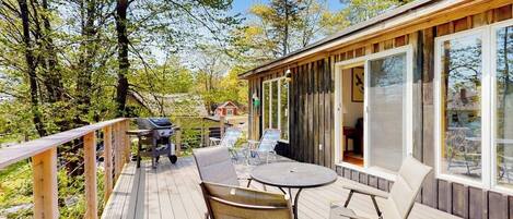 บ้านพัก, หลายเตียง, วิวสวน (The Birdhouse of Maine) | รับประทานอาหารกลางแจ้ง