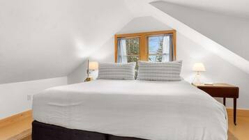 House, Multiple Beds (The Tide House) | 3 bedrooms, individually decorated, individually furnished, bed sheets