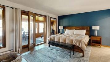 Cabin, Multiple Beds (Westport Waterfront) | 3 bedrooms, individually decorated, individually furnished, bed sheets