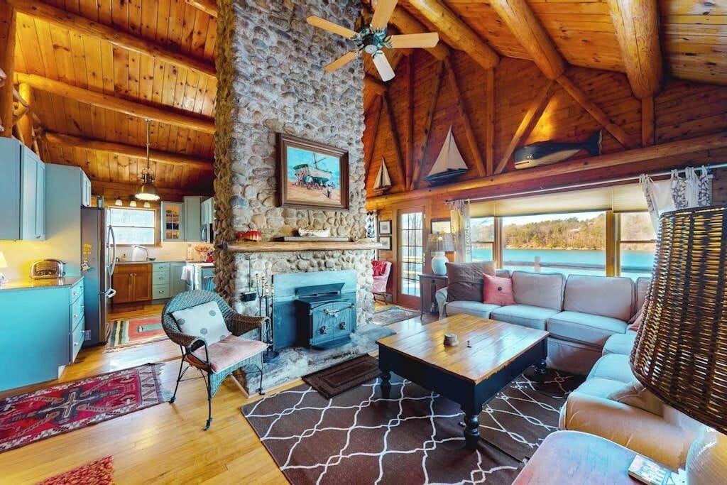 Cabana, diversos llits (Back River Retreat) | Sala d'estar