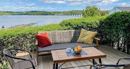 Sweeping Sheepscot River Views in Newly Renovated 200 Year old Wiscasset Home