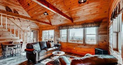 Moosehead State of Mind, 3BR Cabin With Mtn Views & Deck