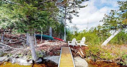 Lakefront Home With Private Dock, Canoe & Kayak, Fast Wifi, and Firepit - dog OK