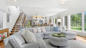House, Multiple Beds (Tree House at Harts Neck) | Living area