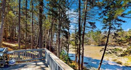 Geodesic Dome w/ Riverfront Deck, Lovely Views, & High-speed Wifi - Dogs Welcome
