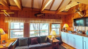 Cabin, nhiều giường, bếp (Pebble Cove) | Khu phòng khách