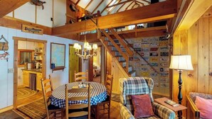 Cabin, nhiều giường, bếp (Pebble Cove) | 2 phòng ngủ, trang trí khác biệt 