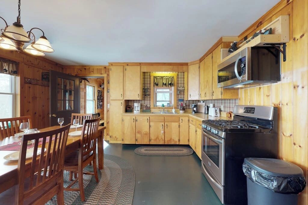 Chalet rustique, Plusieurs lits, foyer (Lower Wilson Pond Refuge) | Cuisine privée