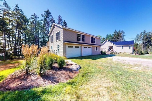 Newly-built Waterfront Home With Fast Wifi, Furnished Deck, & Washer/dryer