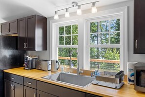 Apartment, 1 Queen Bed with Sofa bed (La Vita Semplice) | Private kitchen - Newly-built Waterfront Home With Fast Wifi, Furnished Deck, & Washer/dryer (Waldoboro)