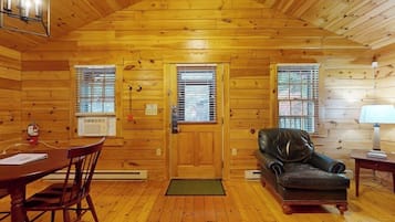 Cabin, 1 King Bed, Fireplace, Garden View (Puffin Cabin 94) | Interior