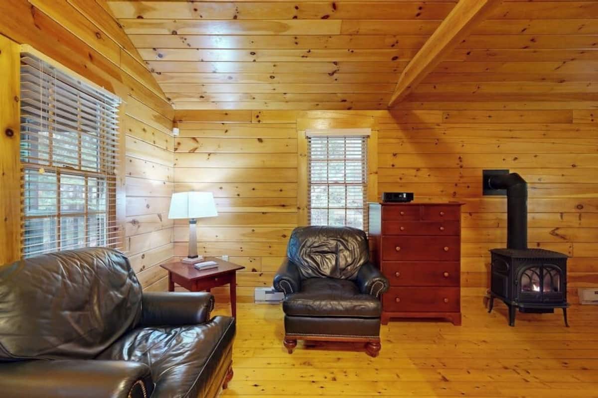 Cabin, 1 giường cỡ king, lò sưởi, quang cảnh vườn (Puffin Cabin 94) | Nội thất