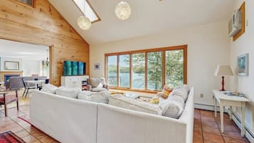 House, Multiple Beds (Phillips Serenity Retreat) | Living area