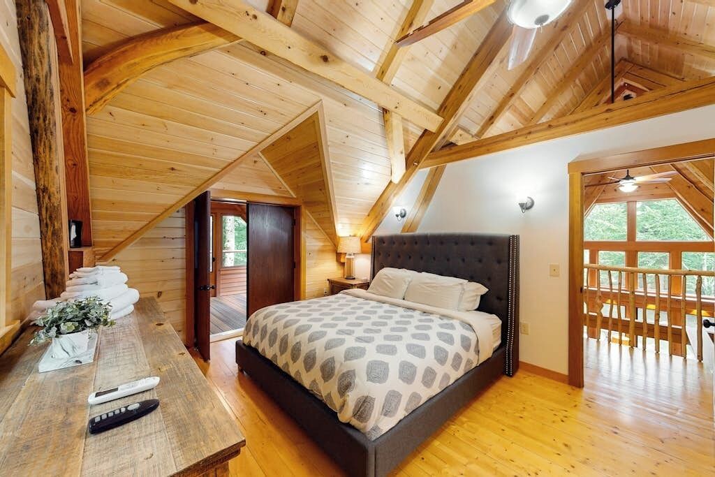 Casa, varias camas (Lazy Lumberjack Hilltop Cabin) | 2 dormitorios, decoración individual, mobiliario individual