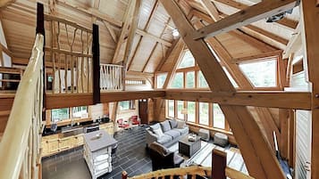 Casa, varias camas, patio (The Lazy Lumberjack Cottages) | Área de sala de estar