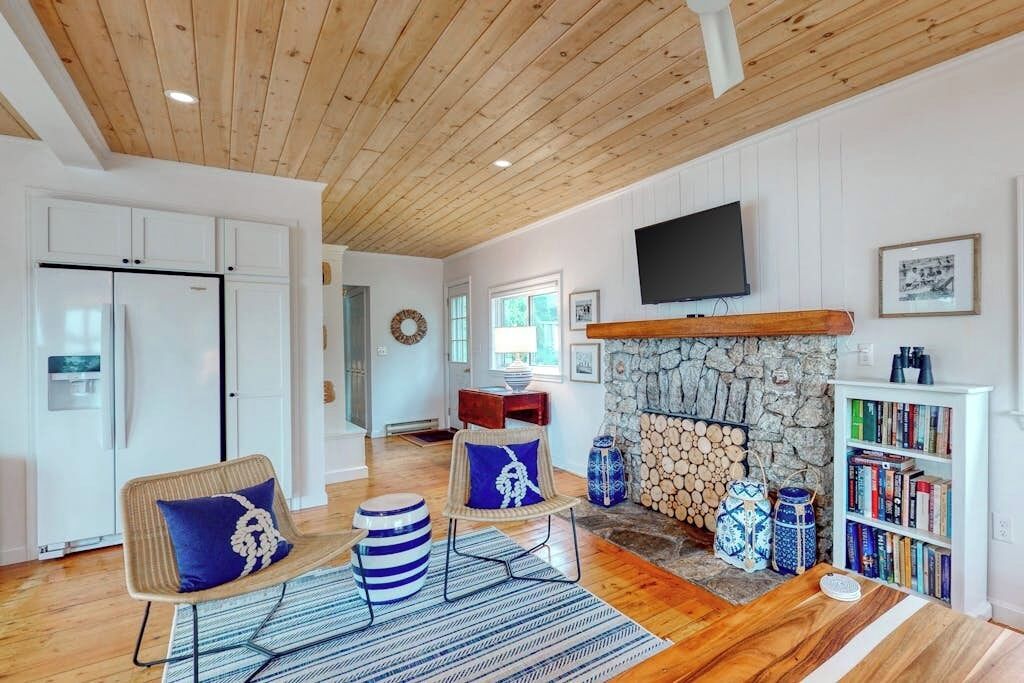 Cabin, 2 Queen Beds, Kitchen (Portside) | Interior