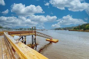 A wooden pier extending into calm water with a clear sky. - Bayfront Cottage on Mill Cove w/ Private Dock & Furnished Deck - Walk Downtown (Boothbay Harbor)