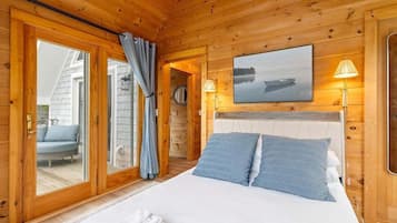 House, Multiple Beds, Hot Tub (Quarry Village Compound) | 3 bedrooms, individually decorated, individually furnished, bed sheets