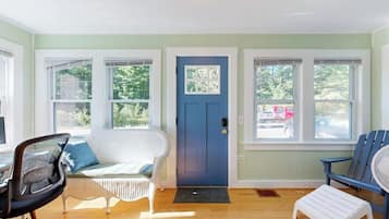 Cabin, Multiple Beds, Kitchen, Garden View (Goose Creek Cottage) | Interior