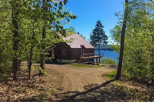 Spectacular Lakefront Home With Dock, Firepit, & Vaulted Ceilings - Dog-friendly