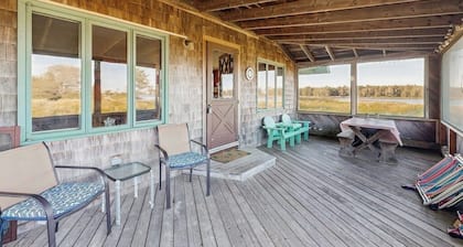 Peaceful Coastal Cabin With Screened Porch, Water View of the Cove, Dog-friendly