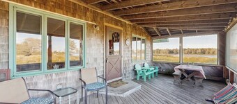 Peaceful Coastal Cabin With Screened Porch, Water View of the Cove, Dog-friendly