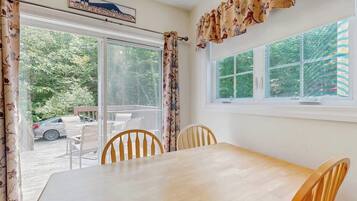 Cabin, Multiple Beds, Kitchen (Aspen Cottage) | 2 bedrooms, individually decorated, individually furnished, bed sheets
