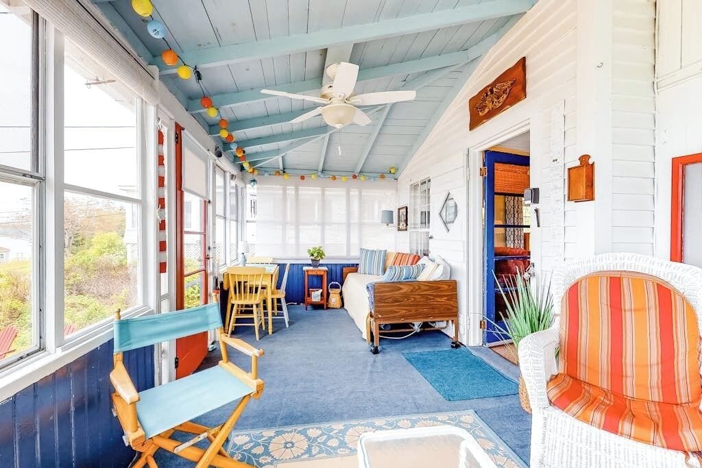 村舍, 多张床, 壁炉 (Ocean Point Cottage-Waterfront Access) | 起居区