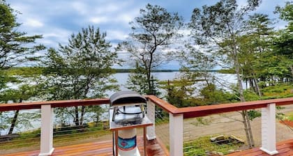 Luxurious Waterfront Home With Deck, Firepit, hot Tub, Fireplace, & Pool Table