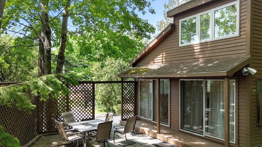 Alluring Home With Full Kitchen, Furnished Patio, Washer/dryer & Private Yard