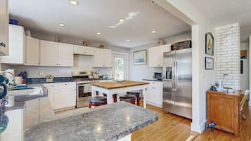House, Multiple Beds, Kitchen, Garden View (Captains Cottage on Atlantic) | Private kitchen