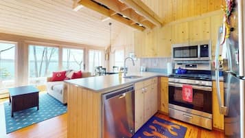 Cottage, Multiple Beds (Lil See-Coastal Haven) | Private kitchen
