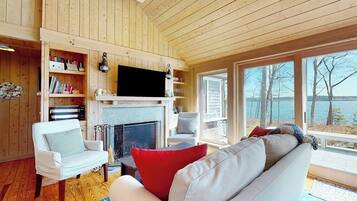 Chaumière, Plusieurs lits, patio (Lil See-Coastal Haven) | Aire de séjour