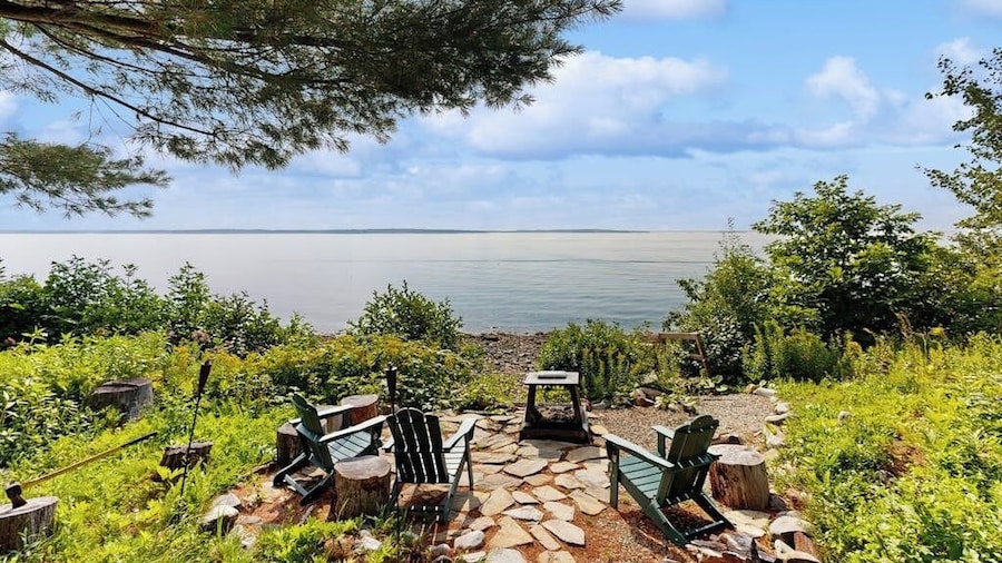 Oceanfront Snowbird-friendly Home on the Beach With Washer/dryer & Fireplace