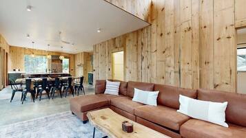 House, Multiple Beds, Patio (Hideaway House) | Living area