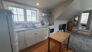 Estudio, 1 cama Queen size, vista al jardín (36 Main Flat 3) | Cocina privada