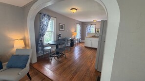 House, Multiple Beds, Garden View (36 Main Flat 1) | Dining