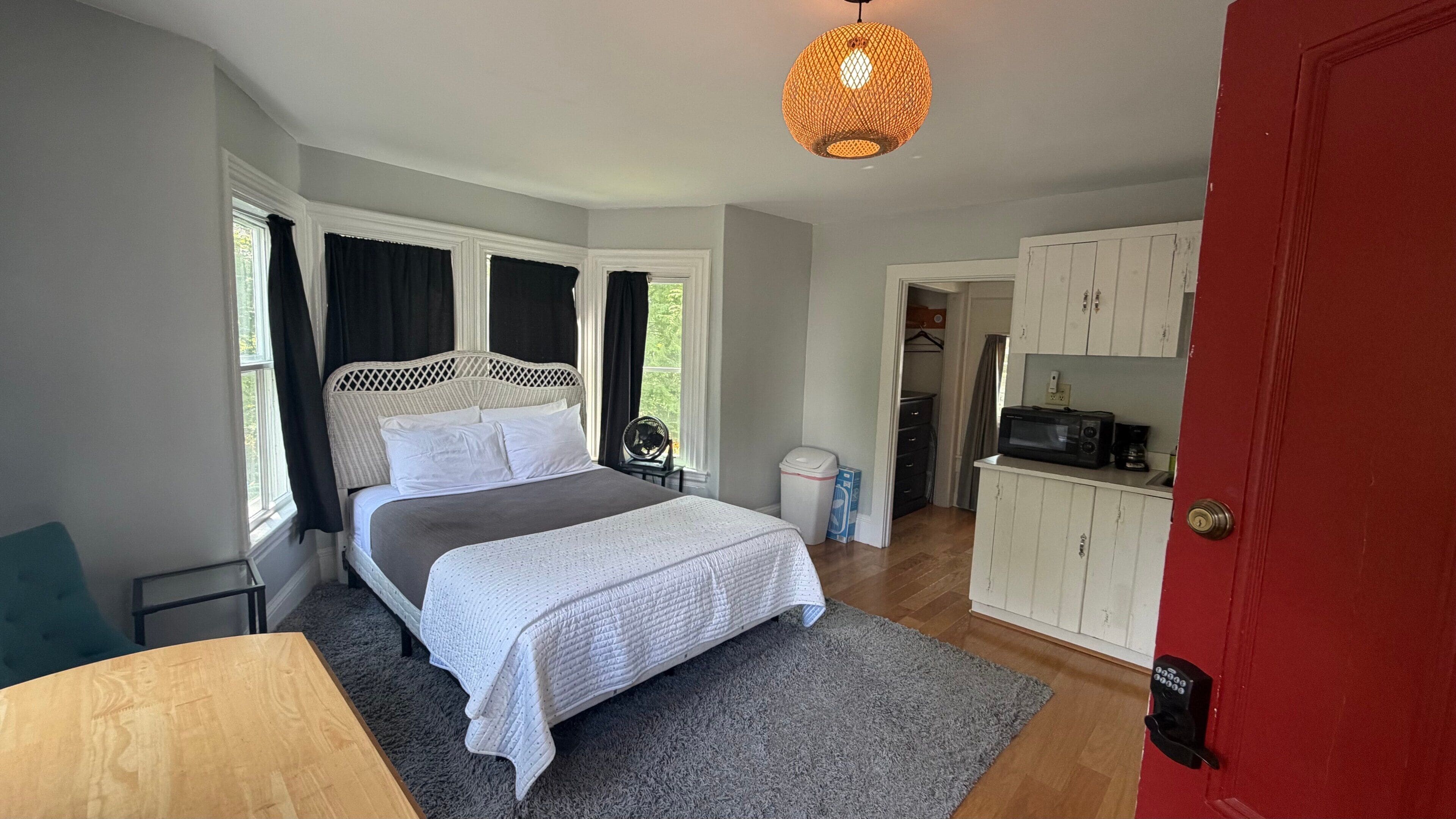 Studio, 1 grand lit (36 Main Flat 2) | 2 chambres, décor unique, ameublement unique, literie fournie