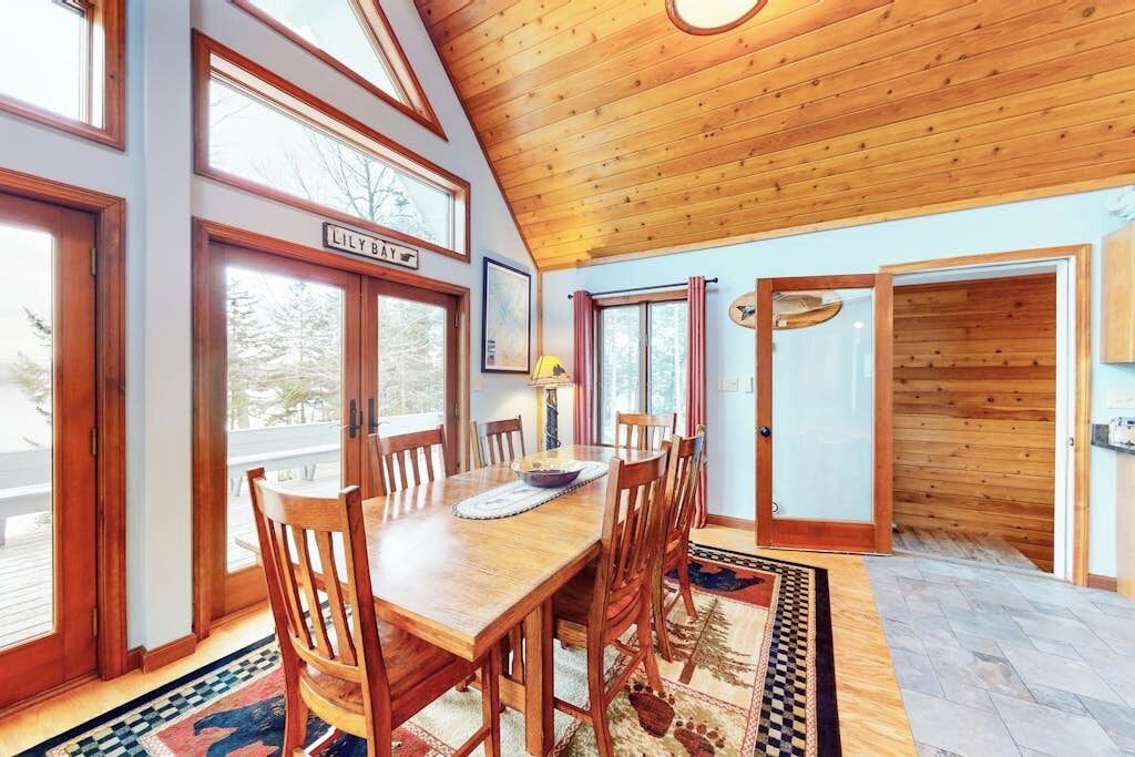House, Multiple Beds, Patio (Lakeside Chalet) | Dining