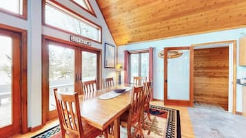 House, Multiple Beds, Patio (Lakeside Chalet) | Dining