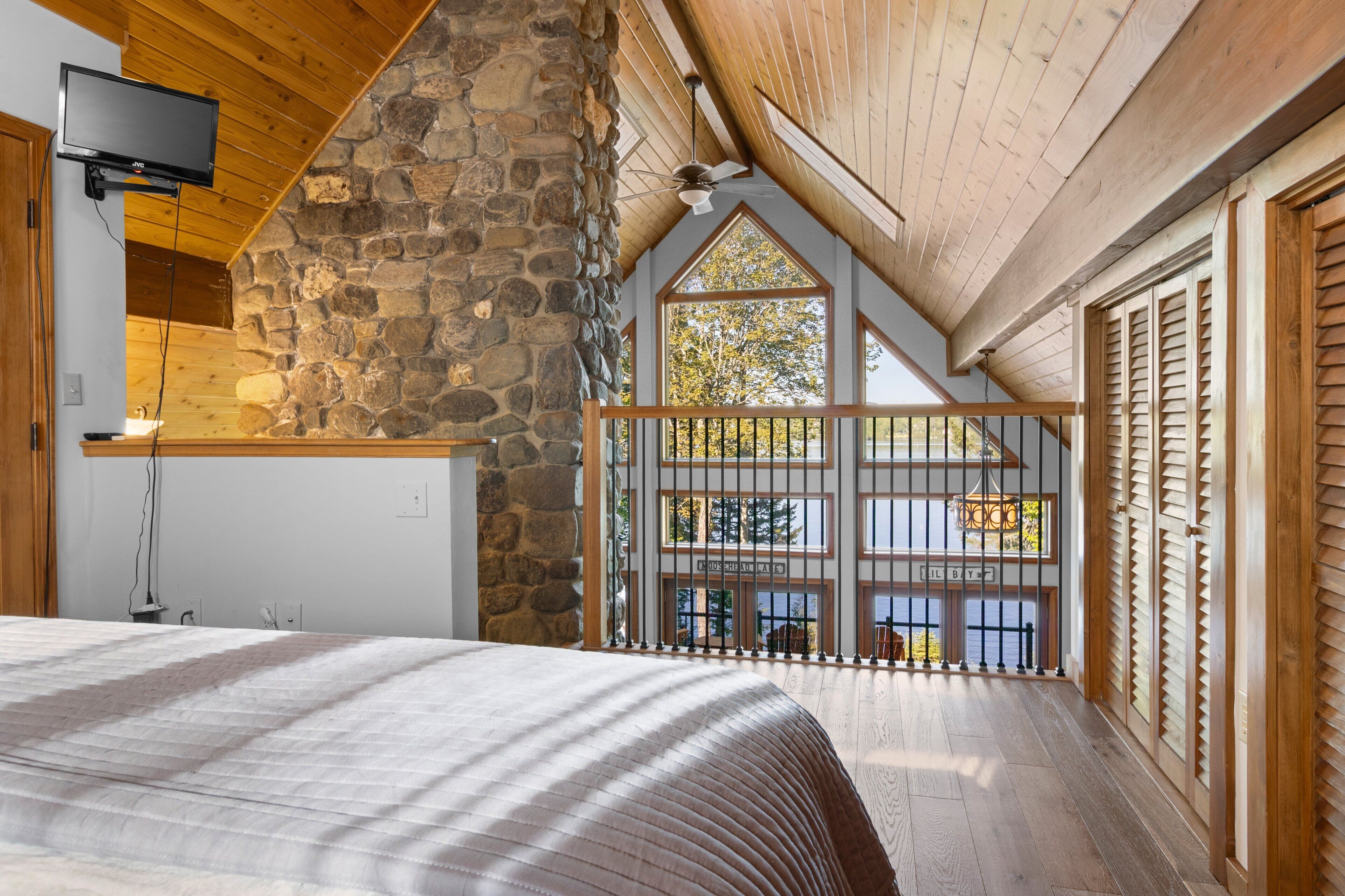 House, Multiple Beds (Lakeside Chalet) | 2 bedrooms, individually decorated, individually furnished, bed sheets