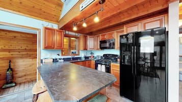 House, Multiple Beds, Patio (Lakeside Chalet) | Private kitchen
