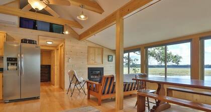 Luxe Bayfront Cabin w/ Stunning Views & Shared Dock- Ideal for Hunting & Fishing
