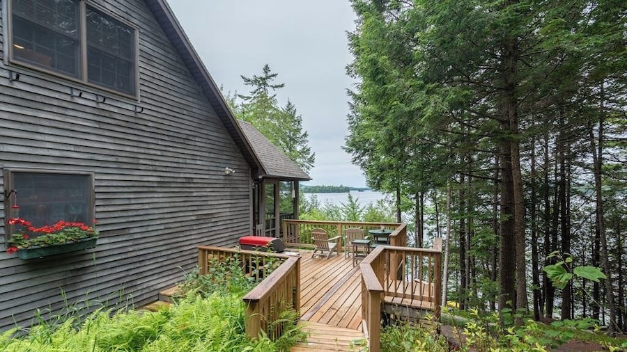 Gorgeous Lakefront Home w/ Dock, Canoe, Kayaks & Lake/forest Views