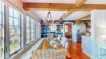 House, 2 Queen Beds, Patio (Topgallant) | Dining