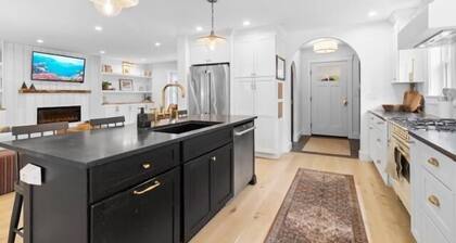 Birch Tree Retreat, 6-bedroom Family Getaway Spot