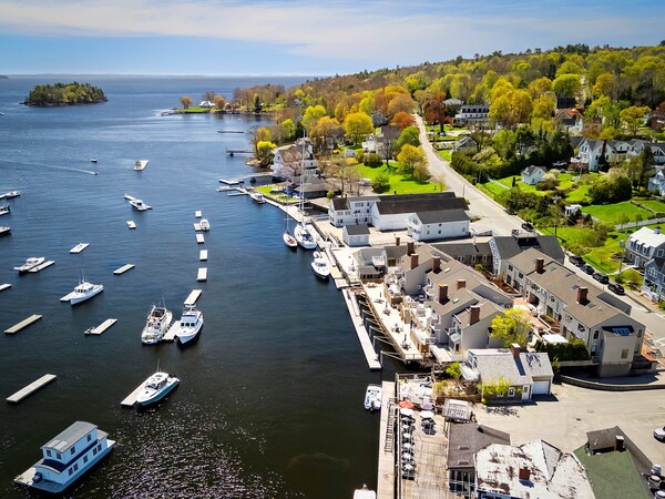 Bay View On Camden Harbor Condo 2br, 2 Baths, Ac, Fireplace - Camden, ME