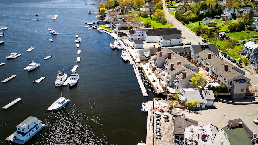 Bay View on Camden Harbor Condo 2br, 2 Baths, AC, Fireplace